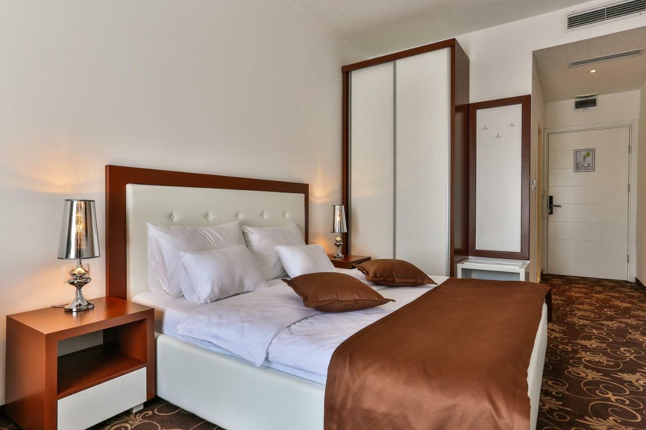 Hotel Pozzo Будва Екстер'єр фото