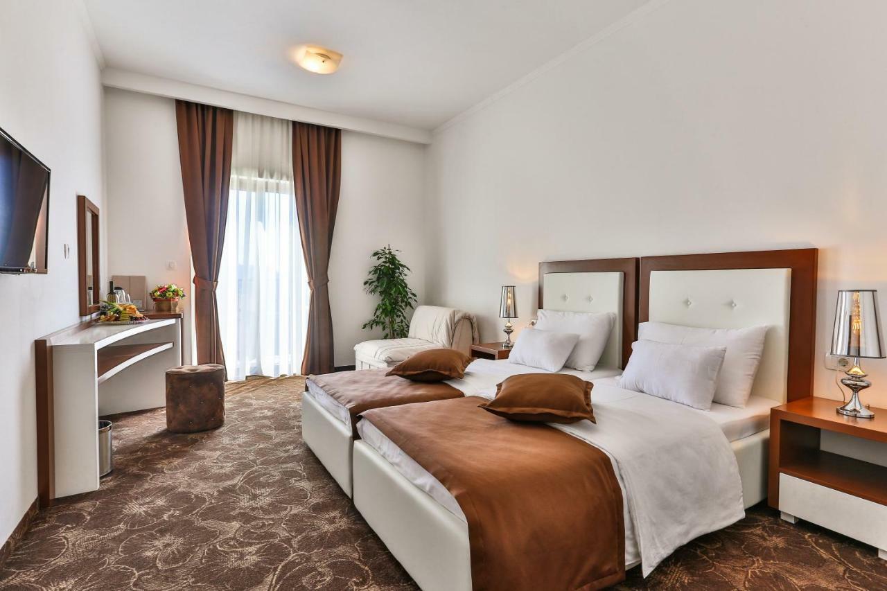 Hotel Pozzo Будва Екстер'єр фото